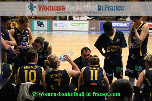 COB Calais time-out during third place match  © womensbasketball-in-france.com 