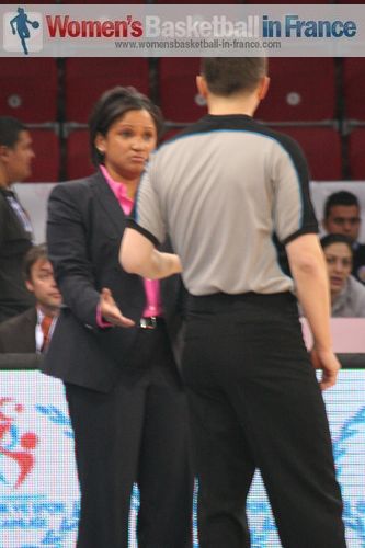 Pokey Chatman picks up a technical ©  womensbasketball-in-france.com 