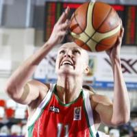 Yelena Leuchanka playing basketball in Riga Latvia for EuroBasket WOmen 2009 ©Castoria Fiba Europe