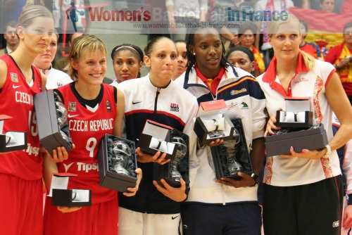 Eva Vitecková, Hana Horáková, Diana Taurasi, Sancho Lyttle and Yelena Leuchanka, FIBA World Championship for Women all tournament team    © womensbasketball-in-france.com  