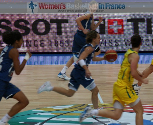 Céline Dumerc on the run against Australia at the 2010 FIBA World Championship for Women  © womensbasketball-in-france.com  