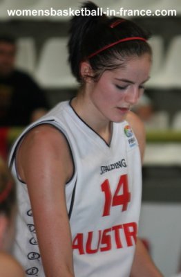   Julia Köppl &copy; womensbasketball-in-france.com