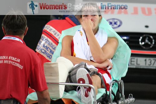 Iva Perovanovic on her way to hospital © womensbasketball-in-france.com  