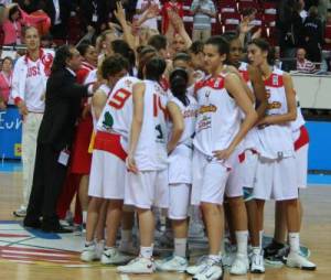 spain and Russian players after the EuroBasket women 2009 semi-final &copy; Womensbasketball-in-france.com