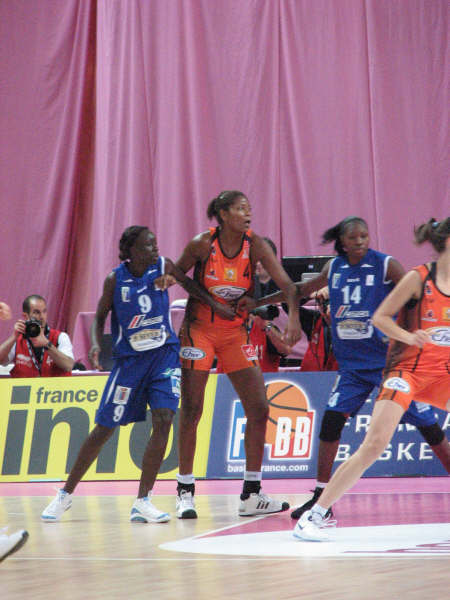 Alessandra Santos De Oliveira.jpg ©womensbasketball-in-france