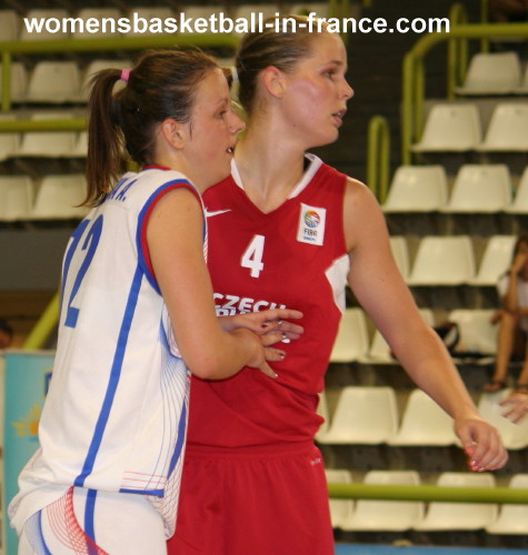  Alexandra Baburova and Alena Hanusova © womensbasketball-in-france.com