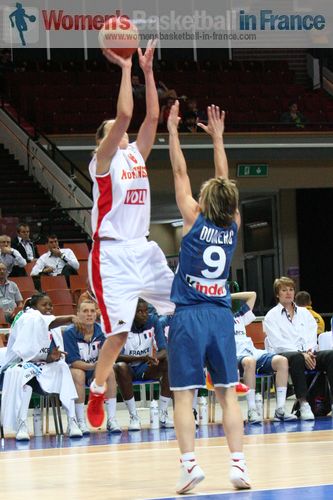 Anna De Forge and Céline Dumerc at EuroBasket