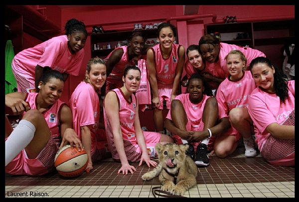  Arras players with the lion  © Laurent Raison  