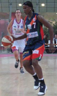 AwaGueye-lfbopen2009.jpg © womensbasketball-in-france.com