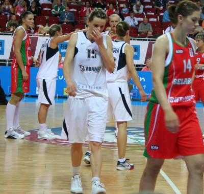 Belarus and the Slovak Republic at the  quarter-final of EuroBasket women 2009 © womensbasketball-in-france.com