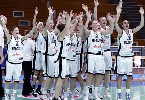  Belgium players celebrate quarter-final victory ©  Ciamillo-Castoria  