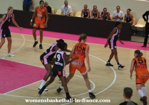 Bourges Basket and Toulouse at the Open LFB  © womensbasketball-in-france.com