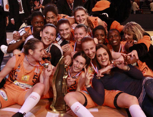 Bourges Basket players celebrate the cup win   © Bellenger/IS/FFBB 