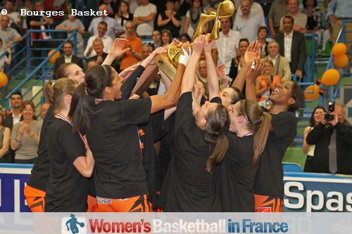 2011 LFB Champions: Bourges Basket players with the LFB trophy © Bourges Basket