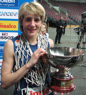  Cathy Melain with her last trophy as a player   © Miguel Bordoy Cano 