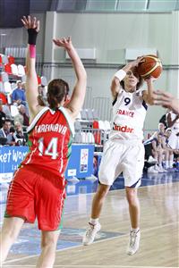  Céline Dumerc playing against Belarus at EuroBasket Women 2009 © Castoria - FIBA Europe 