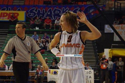 Céline Dumerc at EuroLeague Women 2010 © Miguel Bordoy Cano-womensbasketball-in-france.com