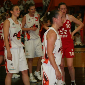 Players from Charleville and Lyon BF at the NF1 final four © womensbasketball-in-france.com