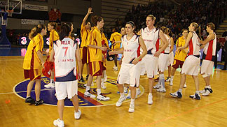 players at end of EuroCup Women 2009 final first leg ©  Renato Ingenito 