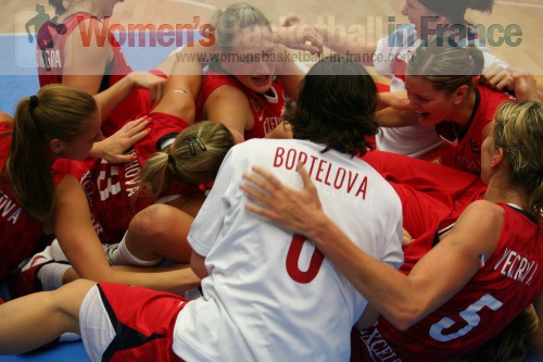  Czech Republic celebrate after knocking Australia at the FIBA World Championships for women © womensbasketball-in-france.com  