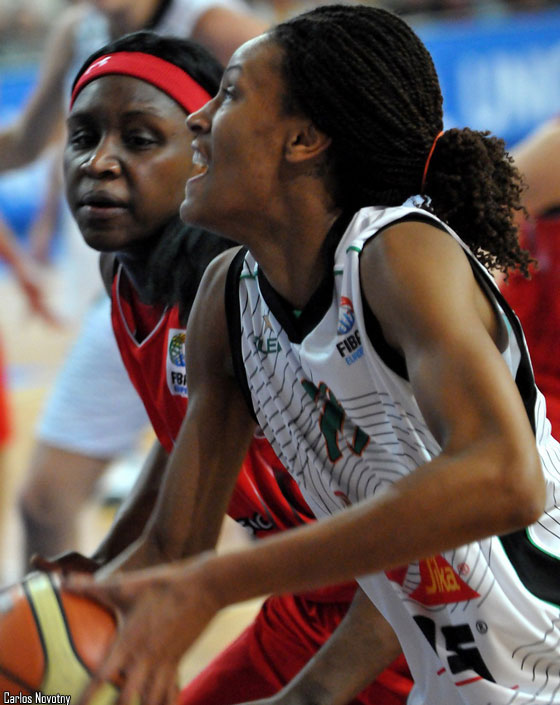  Dewanna Bonner and Crystal Langhorne  © FIBA Europe  