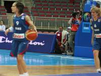Céline Dumerc and Cathy Melain in the back ground © womensbasketball-in-france.com