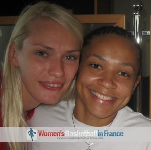 Maria  Stepanova and Edwige Lawson-Wade  © womensbasketball-in-france.com   