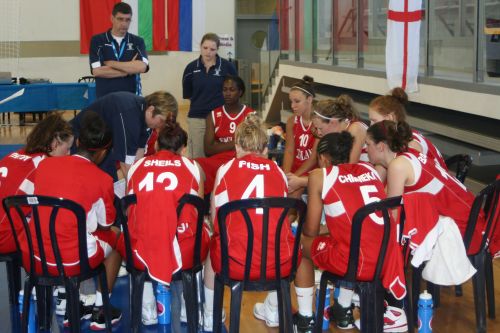  Deirdre Hayess speaking at the interval © WomensBasketball-in-France