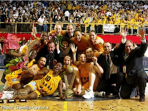 USVO celebrate after winning EuroLeague Women in 2003