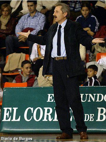  Evaristo Pérez coaching from the sidelines © Diario de Burgos - FIBA Europe 