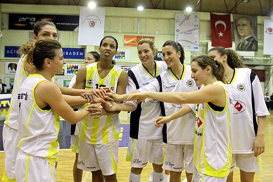  Fenerbahce players happy with the win © FIBA Europe 