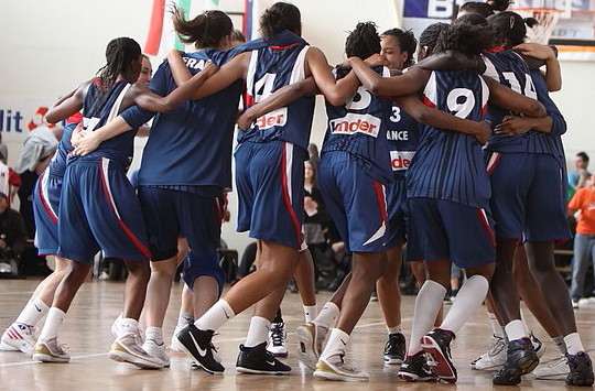  France U16 celebrate winning 2010 Tournoi International du Poinçonnet © Olivier Sarre