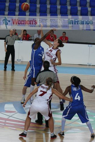 Tip off Netherlands U20 and France U20 2011  © womensbasketball-in-france.com  