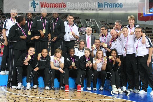 France Senior Women: Players and Staff with Bronze medal at EuroBasket Women 2011 © womensbasketball-in-france.com
