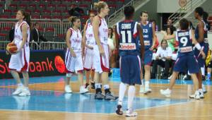 France and Turkey at EuroBasket Women 2009 © womensbasketball-in-france.com