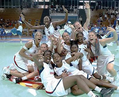  It's bronze again for France and they are happy ©  Ciamillo-Castoria