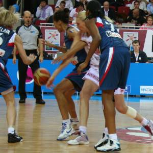 France and Russia playing the final of EuroBasket Women 2009 © Womensbasketball-in-france.com