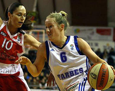  Sue Bird is guarding Frida Eldebrink © Laurant Dard 