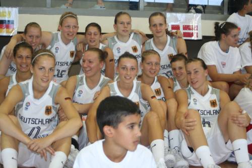  Germany U18 at opening ceremony © WomensBasketball-in-france.com