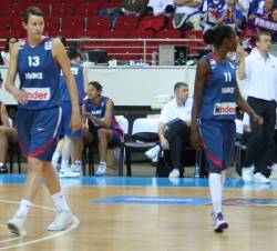Emilie Gomis Dumerc and Elodie Godin in the back ground © womensbasketball-in-france.com