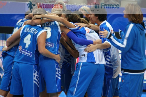  Greece celebrate after eliminating Canada  © womensbasketball-in-france.com  