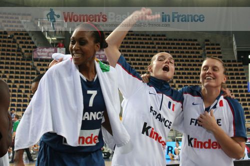 Sandrine Gruda, Clémence Beikes and Marion Laborde celebrate at EuroBasket Women 2011 © womensbasketball-in-france.com  