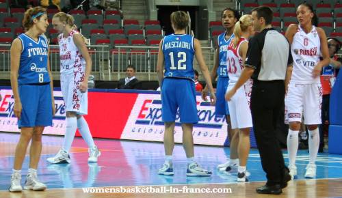 Russia and Italy at EuroBasket Women2009 © womensbasketball-in-france.com
