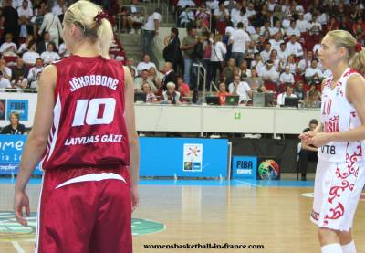 Jekabsone-Zogota and Ilona Korstin at EuroBasket Women © womensbasketball-in-france
