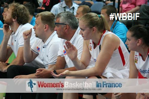 2014 u17 world Julia Reisingerova watching from the bench