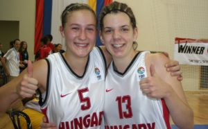  Réka Bálint (13) and   Krisztina Raksányi (5) give the thumps up © Womensbasketball-in-france