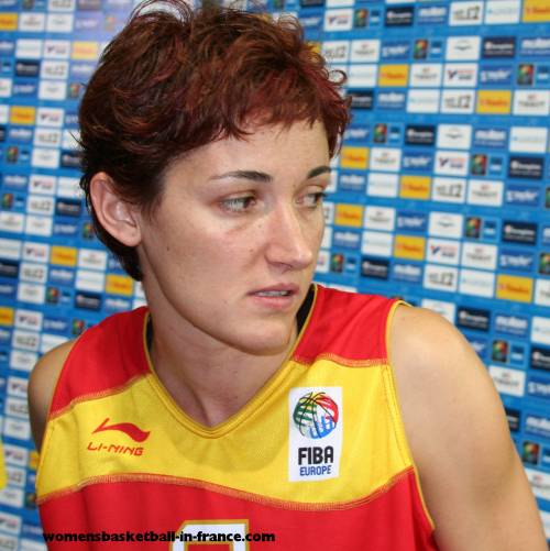Laia Palau speaking at EuroBasket 2009  © Womensbasketball-in-france.com