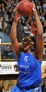  Le'Coe Willingham in action during EuroLeague women 2009-2010 © Viktor Rebay 