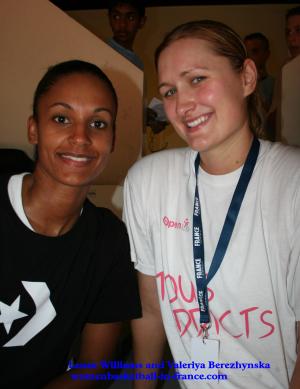 Lenae Williams and ValeriyaBerezhynska © womensbasketball-in-france.com   