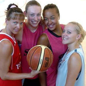 Lina Brazdeïkyte,Chloé Westelynck , Bettina Kadila and Charline Servage  © DNA.fr